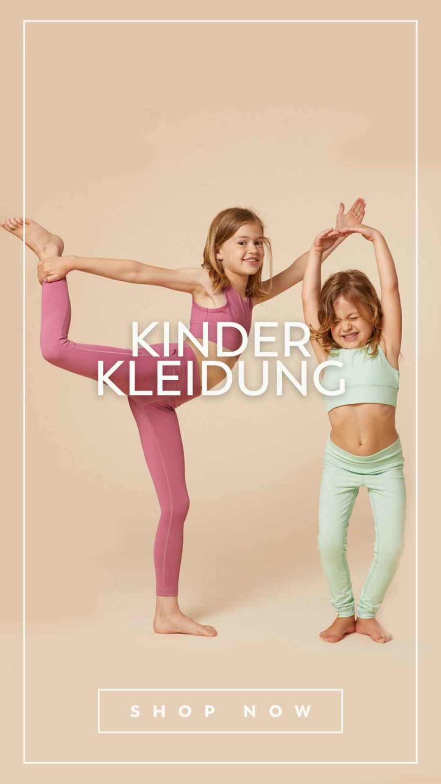 Kategorie Kinderkleidung: zwei Mädchen machen Yoga in nachhaltiger Yogabekleidung von chakrana